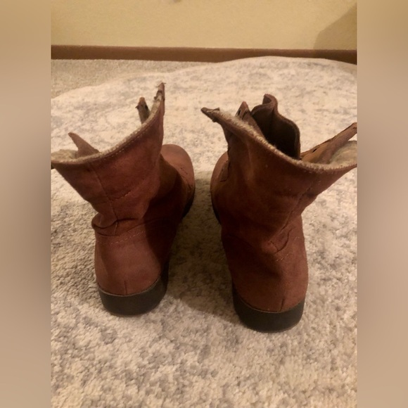 Arizona Jean Co. Suede Camel Ankle Boots with Knit - Picture 4 of 5